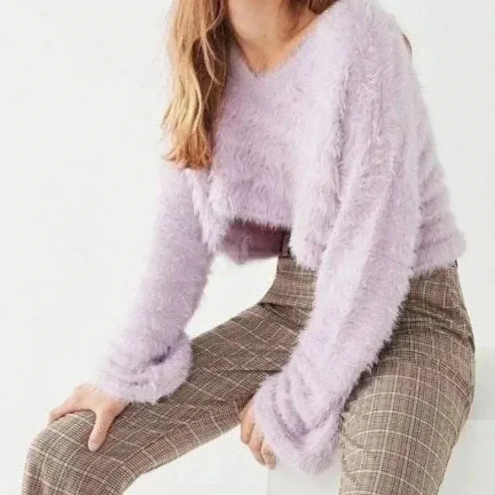 Urban Outfitters | Leela | Lavender | Fuzzy V-neck Cropped Sweater | size S